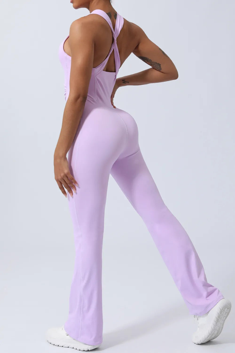 Combinaison sans manches à bretelles croisées et larges